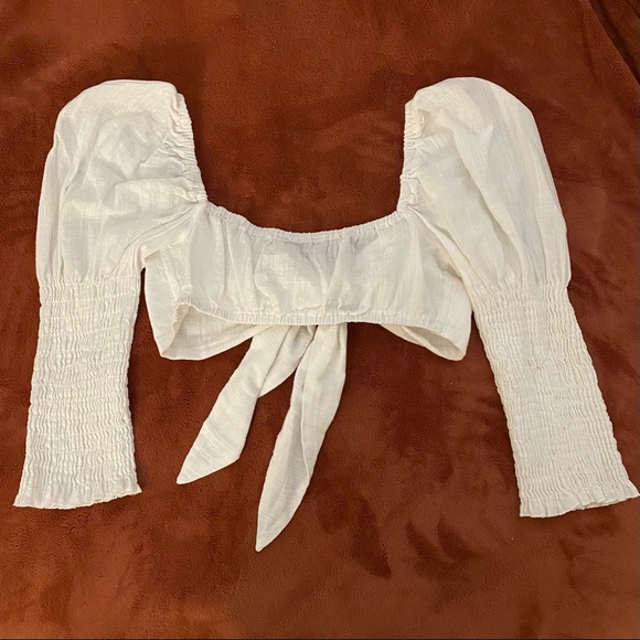 O. Vianca Cropped White Tie Front Top - Picture 3 of 4